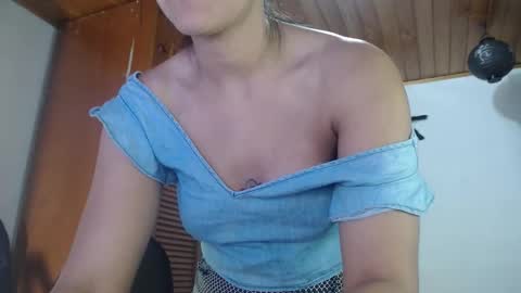 hilaril18 online show from October 30, 1:29 am