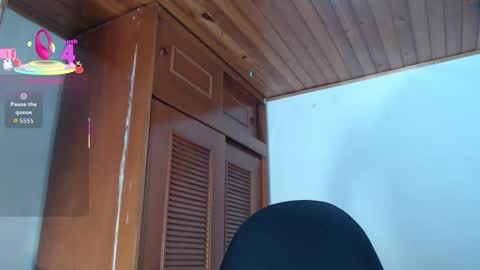 hilaril18 online show from November 20, 12:33 am