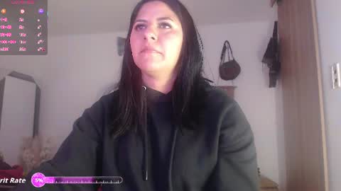 hilaril18 online show from June 16, 7:49 pm