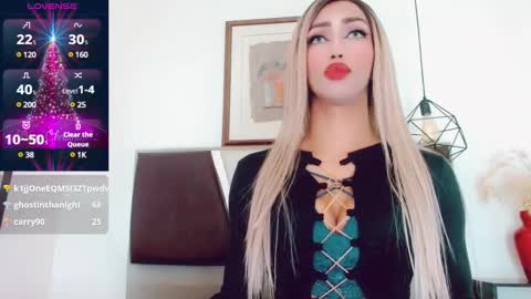 Hilary Avilan online show from December 6, 7:56 pm