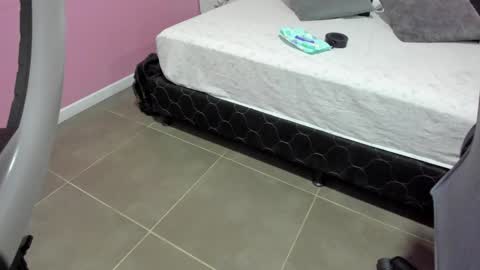 Snapshot of hilary_tailor chatting on September 23, 11:02 am hilary_tailor online show from September 23, 11:02 am