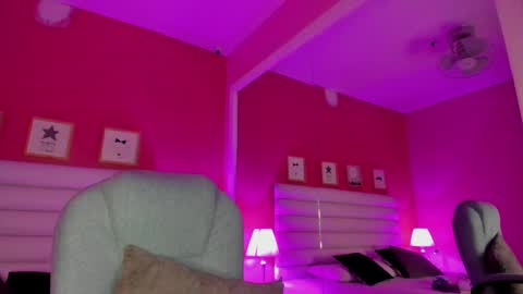 Snapshot of hilary_tailor chatting on September 28, 10:53 am hilary_tailor online show from September 28, 10:53 am