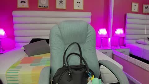 Snapshot of hilary_tailor chatting on October 21, 10:49 am hilary_tailor online show from October 21, 10:49 am