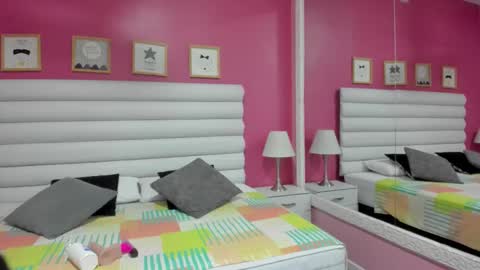 Snapshot of hilary_tailor chatting on October 23, 10:58 am hilary_tailor online show from October 23, 10:58 am