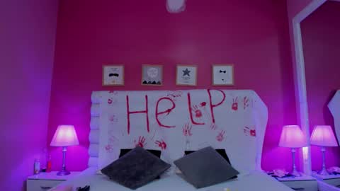 Snapshot of hilary_tailor chatting on October 31, 11:44 am hilary_tailor online show from October 31, 11:44 am