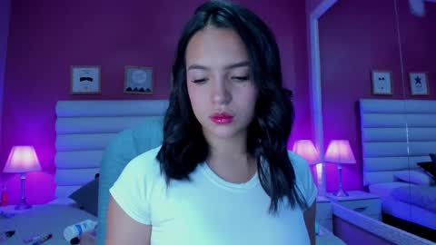 Snapshot of hilary_tailor chatting on November 1, 11:45 am hilary_tailor online show from November 1, 11:45 am