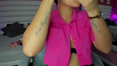 Snapshot of hilary_tailor chatting on November 6, 11:22 am hilary_tailor online show from November 6, 11:22 am