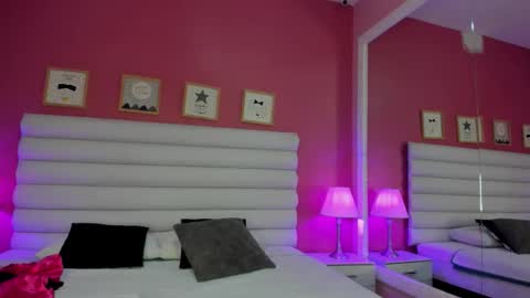 Snapshot of hilary_tailor chatting on November 20, 11:10 am hilary_tailor online show from November 20, 11:10 am