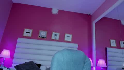 Snapshot of hilary_tailor chatting on December 2, 11:04 am hilary_tailor online show from December 2, 11:04 am