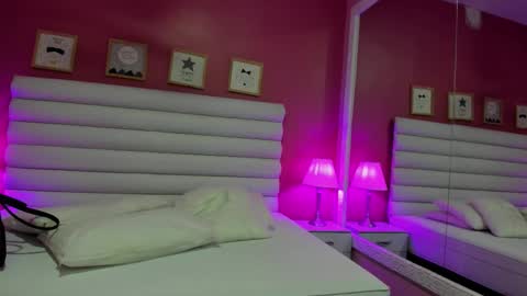 Snapshot of hilary_tailor chatting on December 4, 10:57 am hilary_tailor online show from December 4, 10:57 am