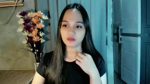 hilarymolly online show from May 1, 5:50 pm