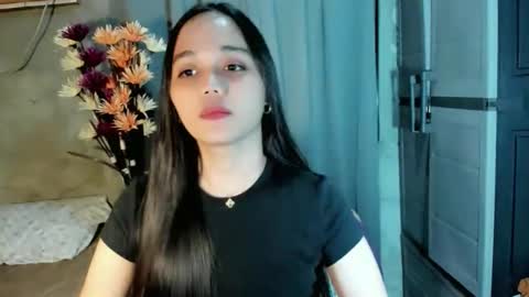 hilarymolly online show from May 2, 6:24 pm