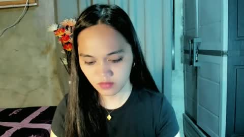 hilarymolly online show from June 12, 5:45 pm