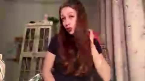 Hi Im Elizabeth online show from December 14, 3:06 pm