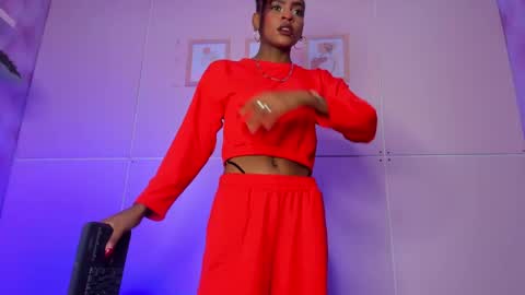 Snapshot of hillary_banks__ chatting on December 3, 6:04 am Hillary online show from December 3, 6:04 am