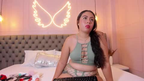 Snapshot of hillary_bigbutt chatting on March 3, 3:34 am Hillary online show from March 3, 3:34 am