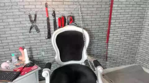 Snapshot of hillary_bigbutt chatting on March 16, 5:44 am Hillary online show from March 16, 5:44 am