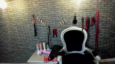 Snapshot of hillary_bigbutt chatting on March 24, 4:17 am Hillary online show from March 24, 4:17 am