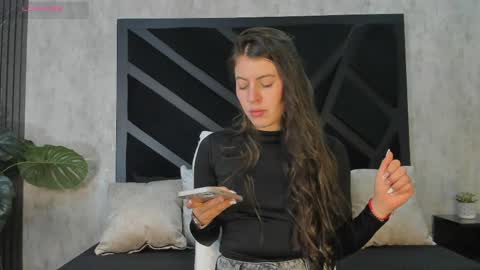 Snapshot of hillary_myers chatting on June 6, 6:12 pm Hillar Myer online show from June 6, 6:12 pm