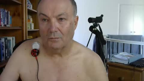 hills_999 online show from April 28, 2:27 am