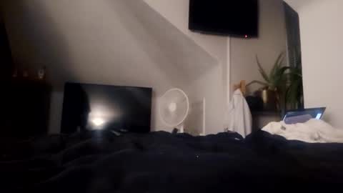 Control my toys on your phone online show from September 24, 2:04 am