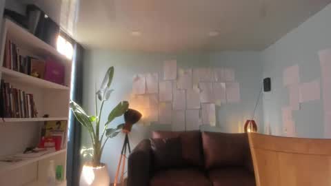 Hinnata online show from November 22, 6:07 pm