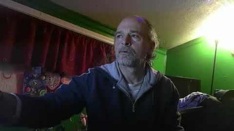 hippiedad333 online show from February 18, 11:11 pm