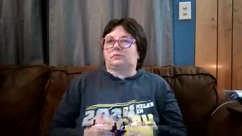 Snapshot of hippihope420 chatting on February 21, 2:39 am Bella online show from February 21, 2:39 am
