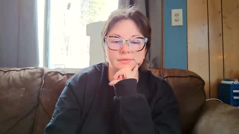 Snapshot of hippihope420 chatting on February 26, 2:46 pm Bella online show from February 26, 2:46 pm