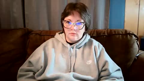 Snapshot of hippihope420 chatting on March 1, 5:52 am Bella online show from March 1, 5:52 am