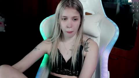 Holly online show from December 20, 6:48 pm