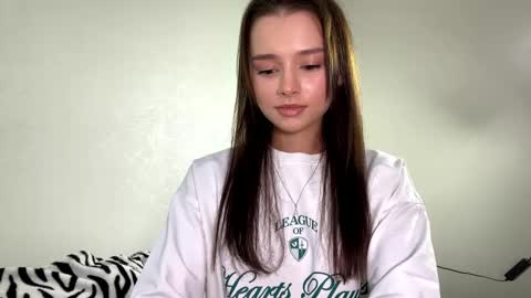 Snapshot of hoaarisa chatting on November 10, 10:47 am Sofia online show from November 10, 10:47 am