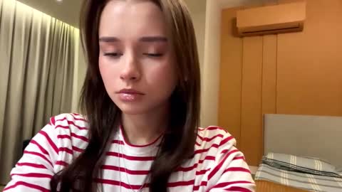 Snapshot of hoaarisa chatting on November 12, 10:48 am Sofia online show from November 12, 10:48 am