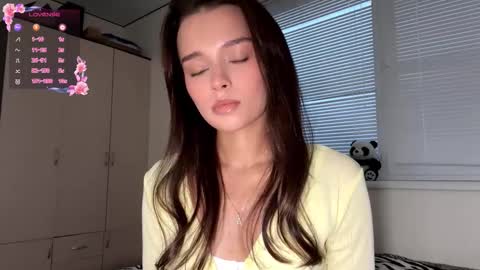 Snapshot of hoaarisa chatting on November 24, 12:27 pm Sofia online show from November 24, 12:27 pm