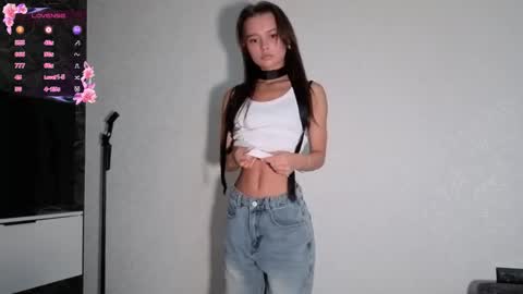 Snapshot of hoaarisa chatting on December 5, 6:22 am Sofia online show from December 5, 6:22 am