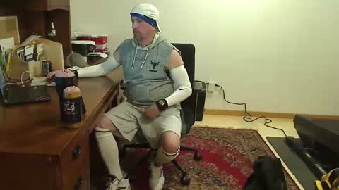 Snapshot of hockeybud chatting on November 8, 9:46 pm Rick online show from November 8, 9:46 pm