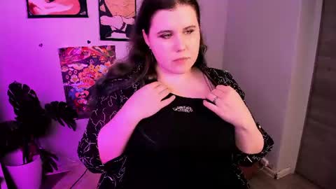 Snapshot of hoctra_neith chatting on June 12, 7:18 am Hanna online show from June 12, 7:18 am