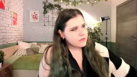 Snapshot of hoctra_neith chatting on June 15, 6:26 am Hanna online show from June 15, 6:26 am