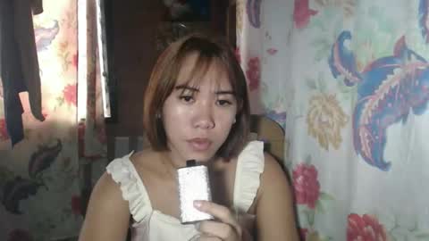 Snapshot of hoelykarrie chatting on February 20, 4:20 am Karrie3 online show from February 20, 4:20 am