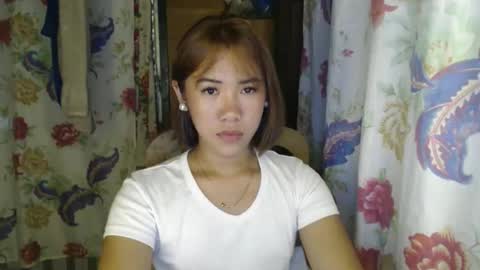 Snapshot of hoelykarrie chatting on February 23, 11:40 am Karrie3 online show from February 23, 11:40 am