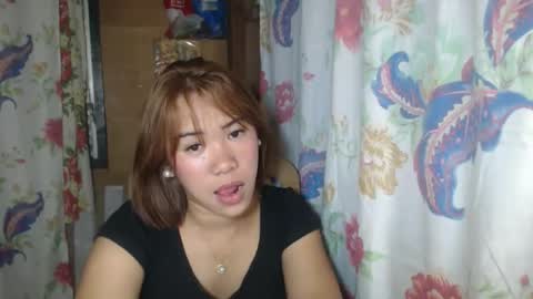 Snapshot of hoelykarrie chatting on March 2, 4:25 pm Karrie3 online show from March 2, 4:25 pm