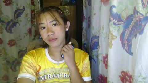 Snapshot of hoelykarrie chatting on March 11, 12:22 pm Karrie3 online show from March 11, 12:22 pm