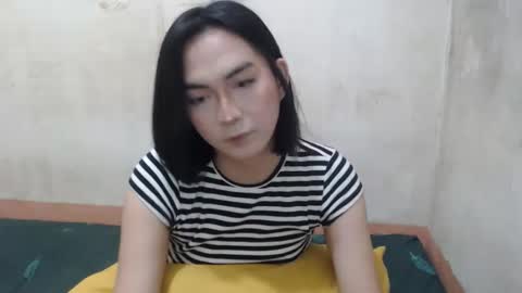 Snapshot of hoelykim chatting on May 1, 5:39 pm Kim3 online show from May 1, 5:39 pm