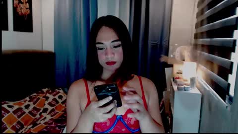 Snapshot of hoelymarie chatting on May 4, 4:41 am hoelymarie online show from May 4, 4:41 am