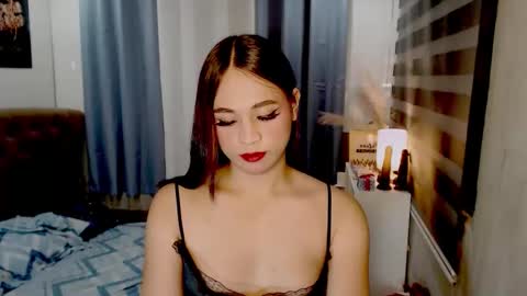 Snapshot of hoelymarie chatting on May 12, 10:23 am hoelymarie online show from May 12, 10:23 am