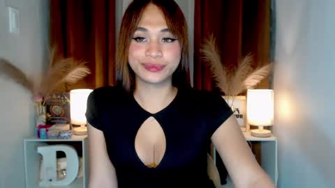 Snapshot of hoelymarie chatting on July 28, 7:39 pm hoelymarie online show from July 28, 7:39 pm