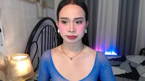 hoelymolly online show from May 6, 8:41 am