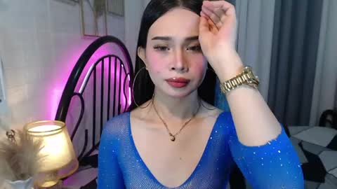 hoelymolly online show from May 21, 6:37 pm
