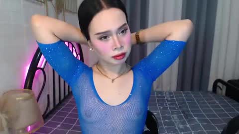 hoelymolly online show from June 8, 7:47 pm