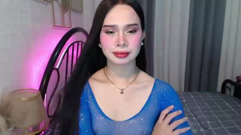 hoelymolly online show from June 11, 7:01 pm